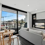 Elegant Collingwood Apartment With City Views