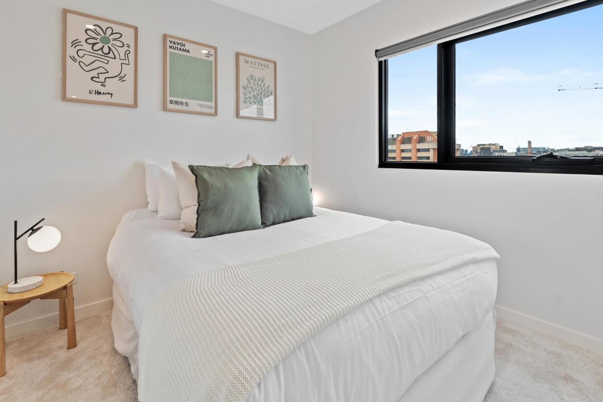 Elegant Collingwood With City Views *