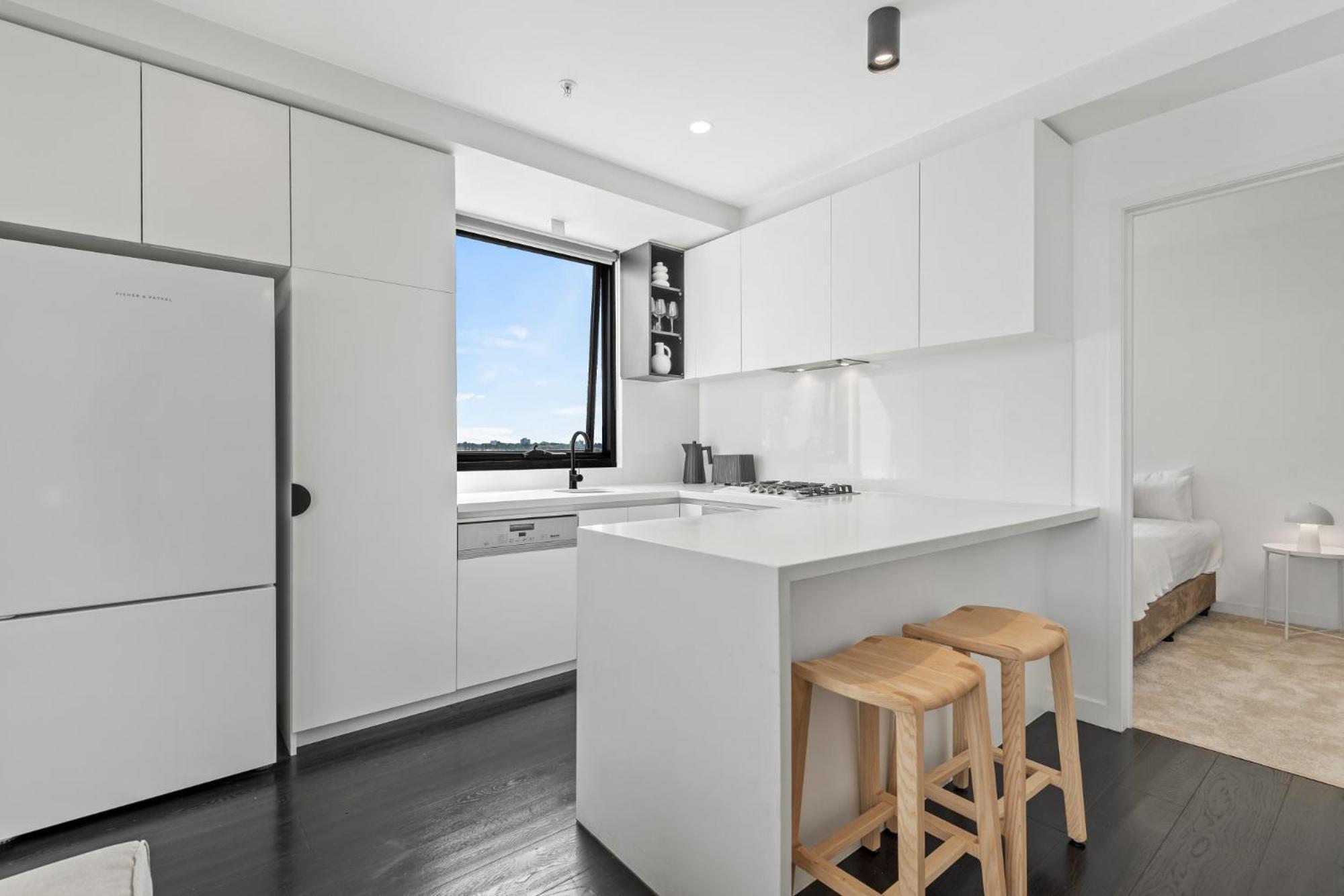 Elegant Collingwood With City Views Apartment