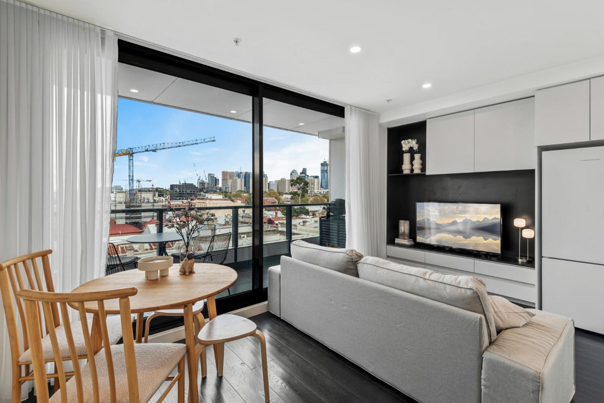 Elegant Collingwood With City Views Apartment